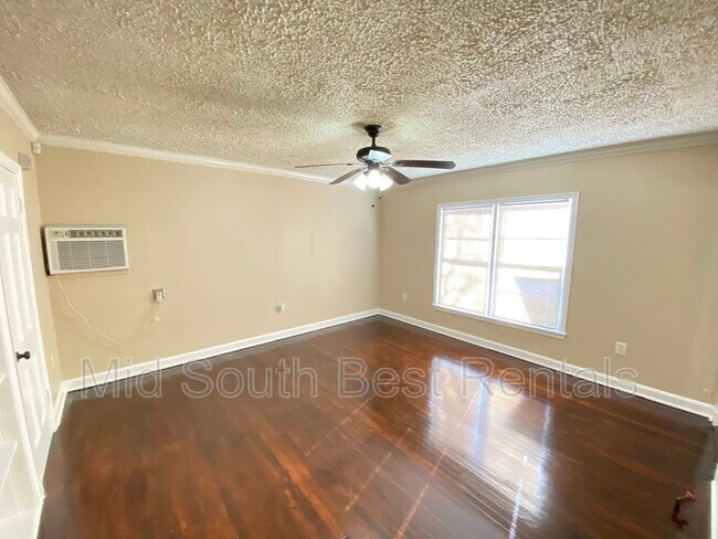 Photo - 1796 Nelson Ave