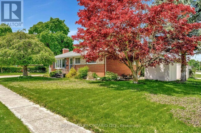 Photo - 1017 Braeside St