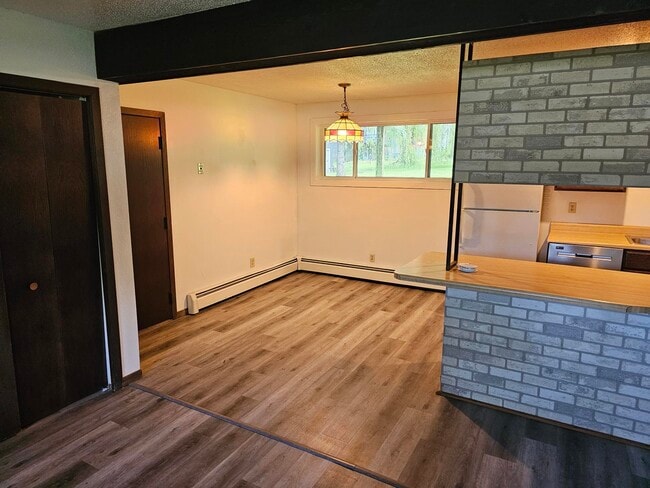 Photo - 1008 16th St NE