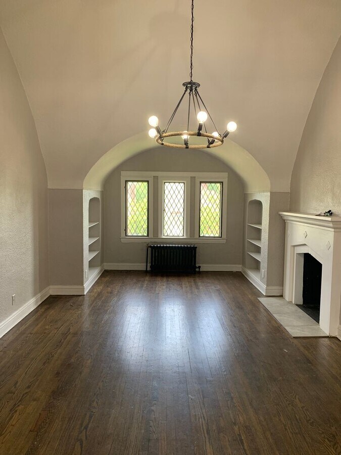 Ludlow Gables - Ludlow Gables Apartment Unit 1