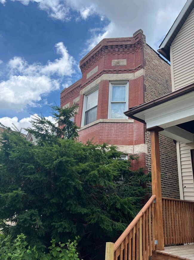 Building Photo - 11305 S Edbrooke Ave Unit 1
