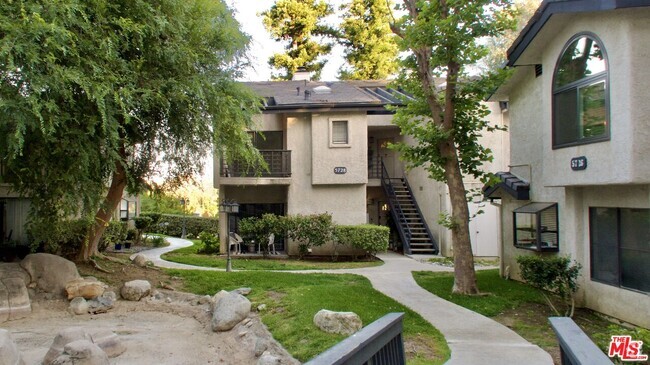 Building Photo - 5728 Skyview Way Unit H Rental