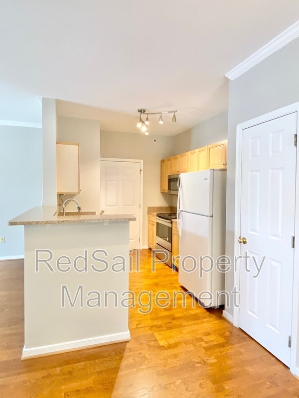 Photo - 700 River Rock Way