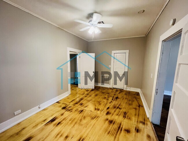 Photo - 102 S 2nd St