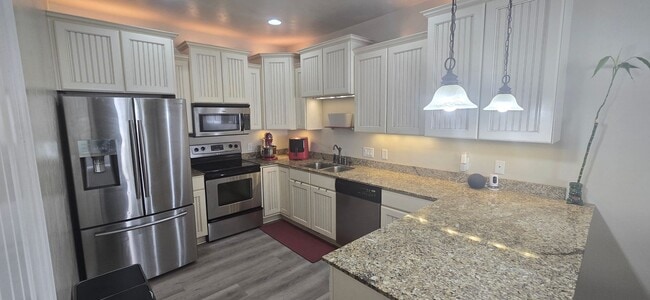 Building Photo - Beautiful 3 Bed 3.5 Bath in Riverton!! Rental