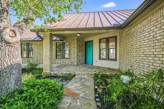 Photo - 106 Agarita Dr