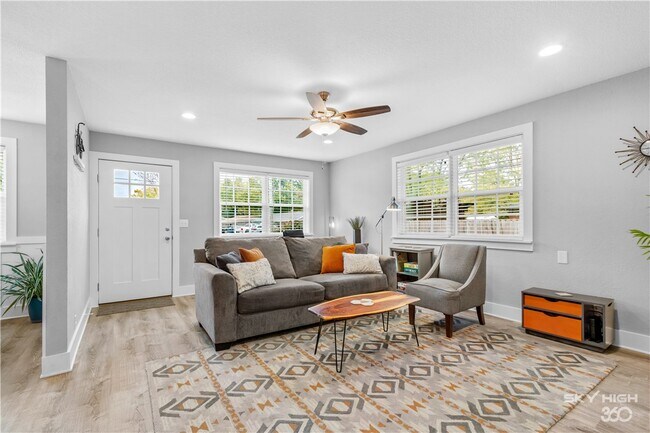 Photo - 1305 SE Benton St