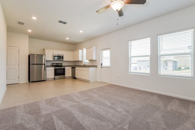 Photo - 2042 Hemingway Cir