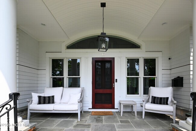 Photo - 11 Red Oak Dr