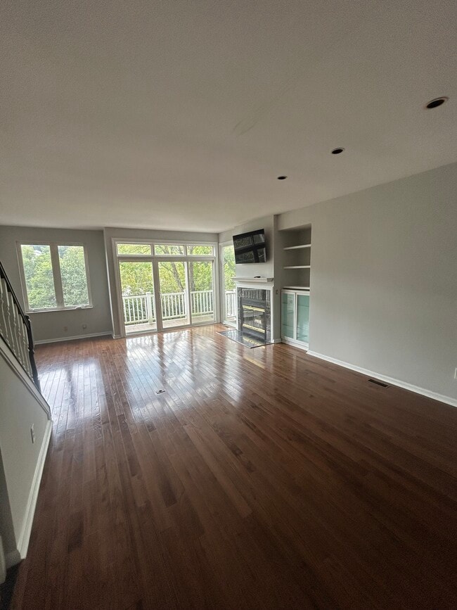 560 Empress Ave