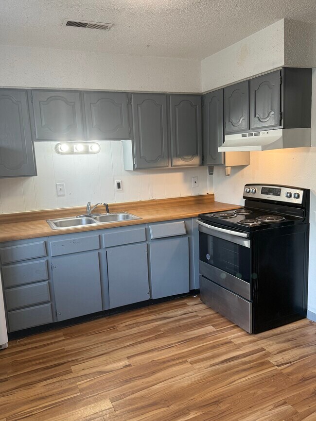 Building Photo - 10 Suncrest Ter Unit 1 Rental