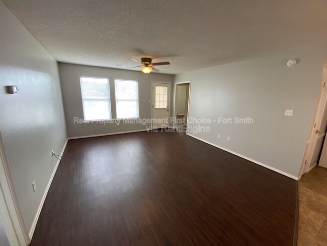Photo - 1911 Whippoorwill Dr