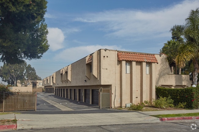 Parkside La Palma Apartments