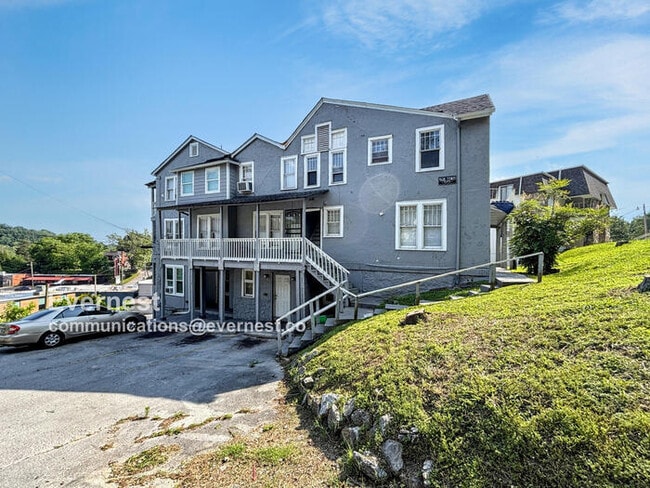 Building Photo - 32 Woodlawn Dr Unit 6