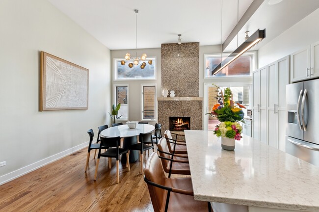 Photo - 1527 W Pearson St