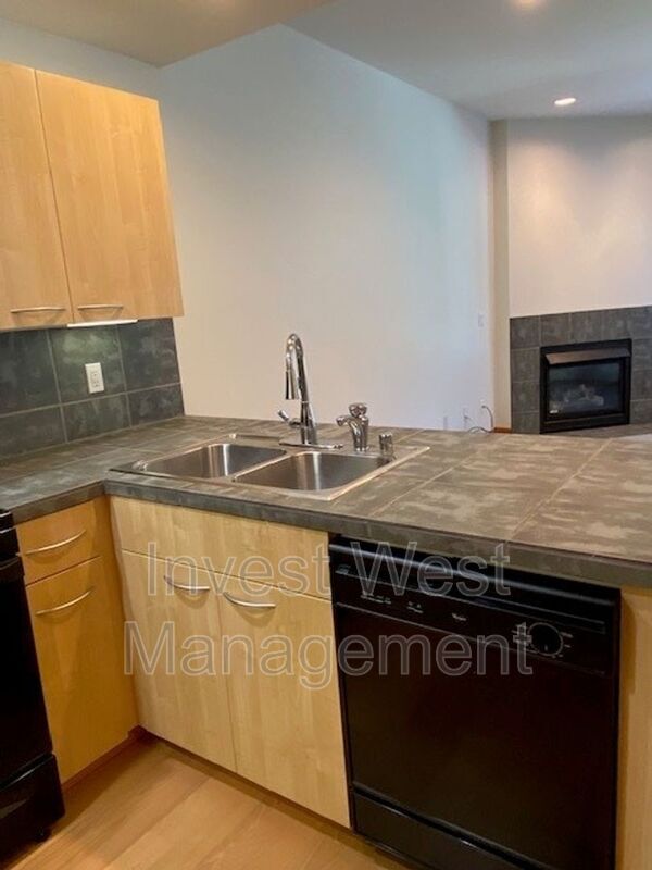 Photo - 300 W 8th St