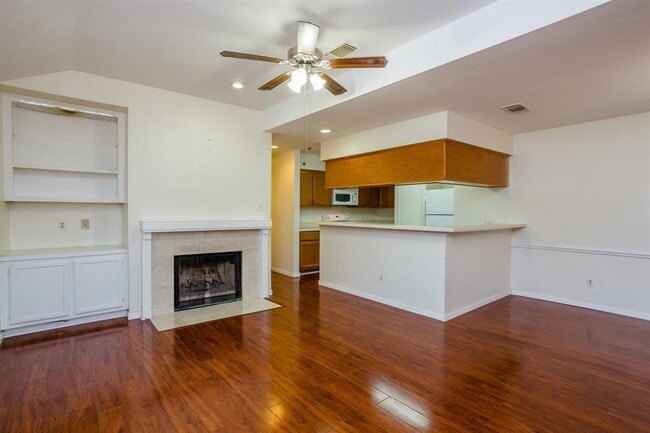 Photo - 1103 Dulles Ave