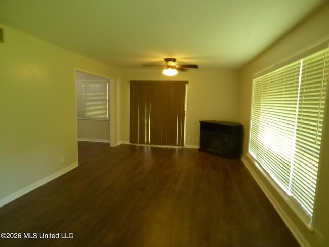 Photo - 2083 Martin Rd