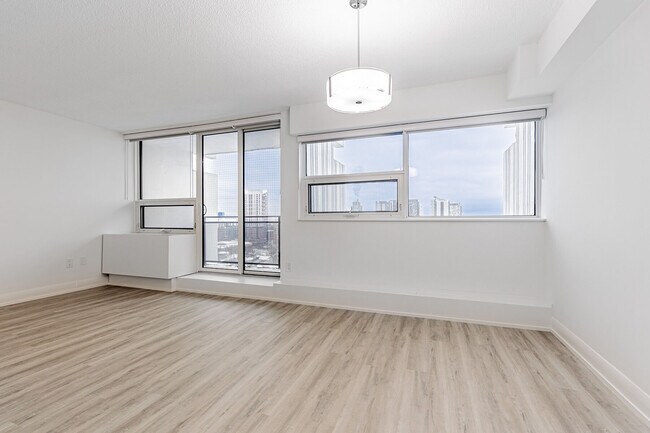 Photo - 201 Sherbourne St