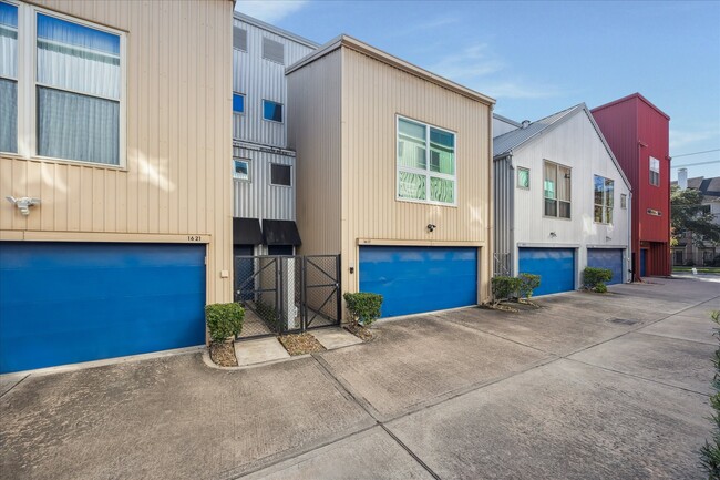 Photo - 1617 Tuam St