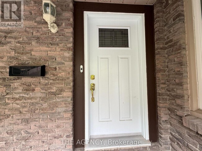 Photo - 323 Waratah Ave
