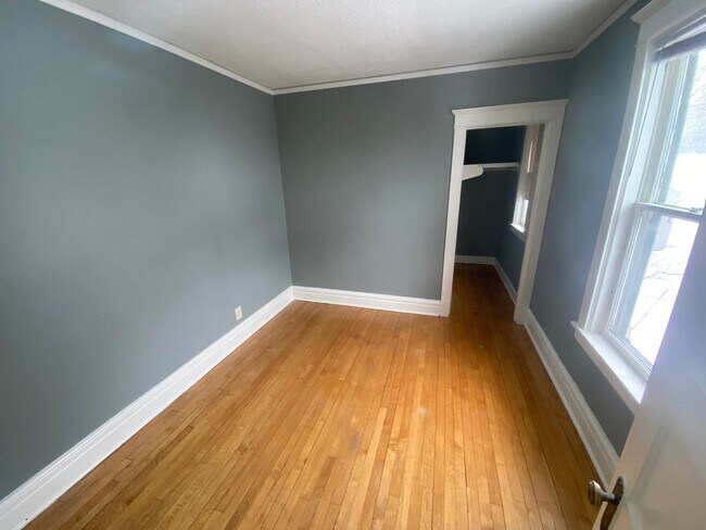 Photo - 2107-2107 E 5th St Unit 2107 E 5th St - Upper