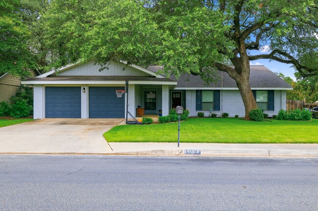 Building Photo - Corner Lot Gem in Oak Meadow