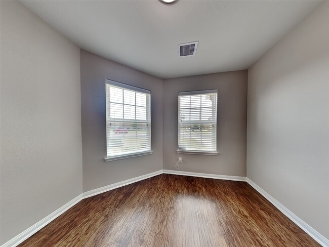 Photo - 2402 Regatta Ln