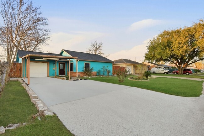 Photo - 506 Ogilvie St