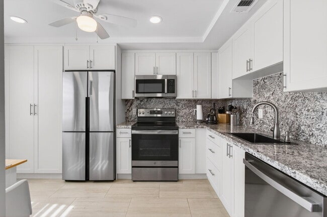 Photo - 2054 Exeter C