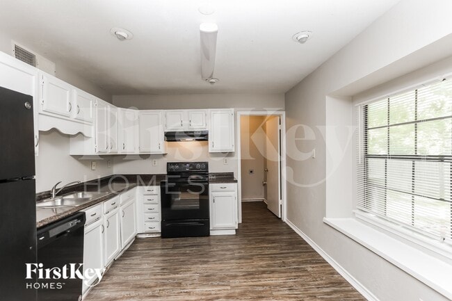 608 Nora Ln
