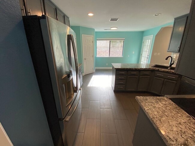 Photo - 2545 Winsford Ln