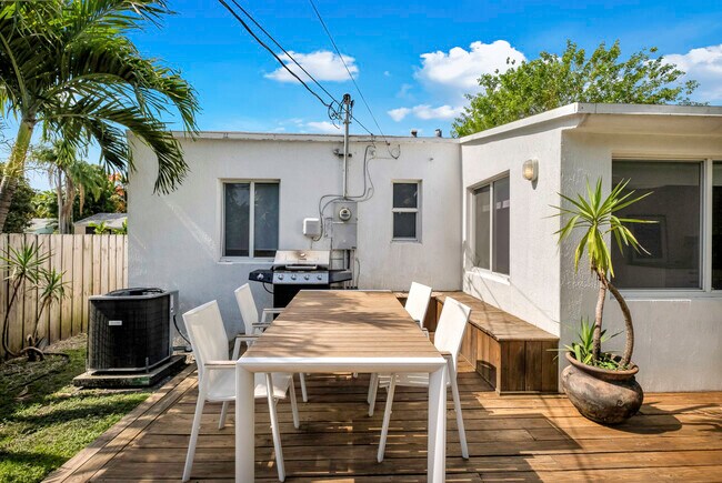 Photo - 565 NW 49th St