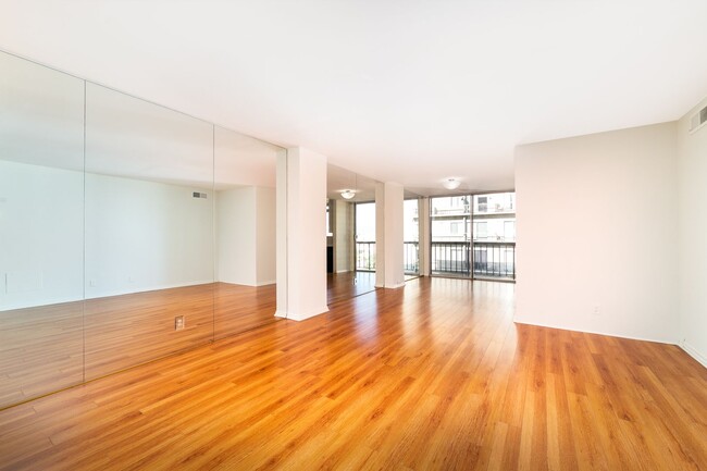 Building Photo - High Rise Condo 1bed 2 Full Bath