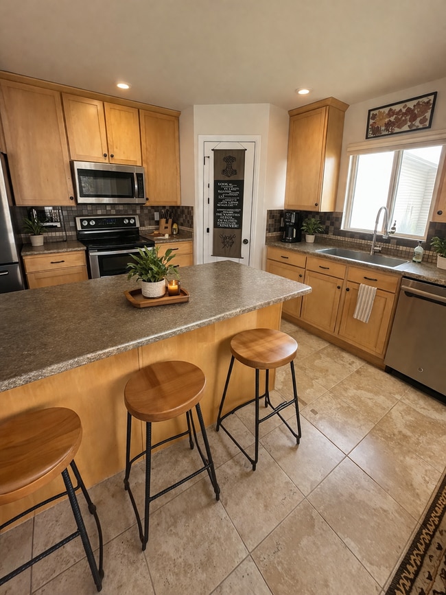 Photo - Beautiful 6 Bed 3 Bath Home for Rent in Tremonton! Solar Panels Included!