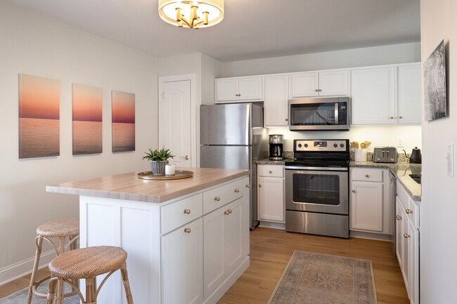 Photo - 17274 King Philip Way