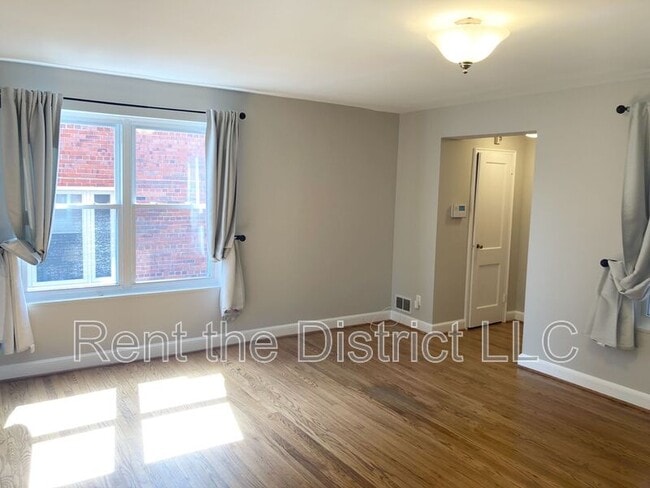 Photo - 4819 8th St NE
