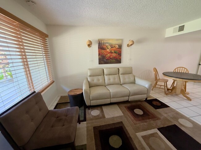 9641 Spyglass Ave Unidad 61