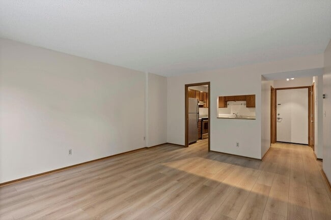 Photo - 210 W Grant St