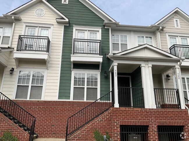 Building Photo - Available Now!! Beautiful 2 Bedroom Town H... Rental