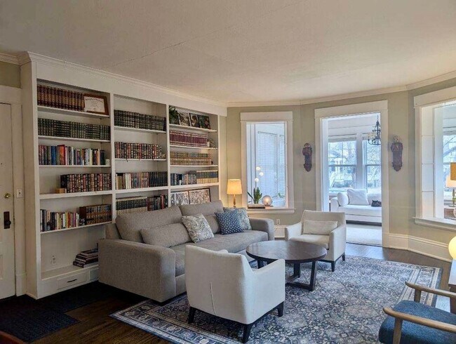 Photo - Stunning 3 bedroom main floor unit in prime Saint Paul location.