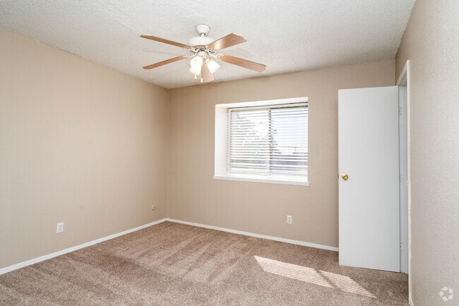 2BR, 1.5BA - 930SF