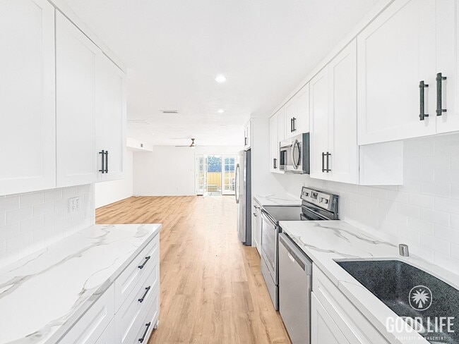 Photo - Beautiful 2B/1.5BA Condo For Rent In Unive...