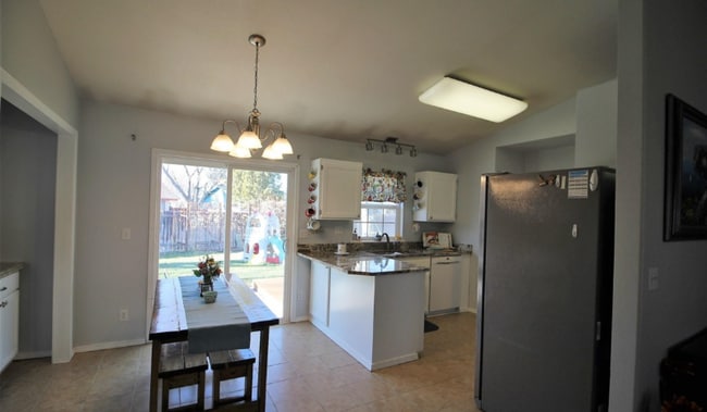 Photo - 845 Aspen Pl