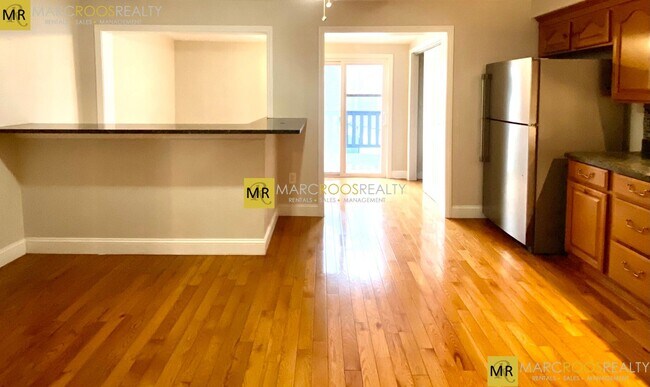 Building Photo - 165 Bennington St Unit 1 Rental