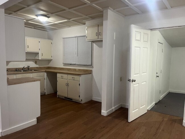 Photo - LARGE 2 BEDROOM HOME WITH OVER 1000 SQ. FT. OF LIVING SPACE, FAMILY ROOM, LIVING ROOM & SINGLE GA...