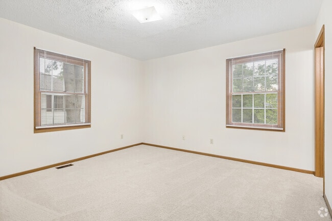 2BR, 2BA - 1,039SF - Primary Bedroom