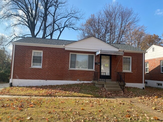 Building Photo - Welcome to this charming 2-bedroom, 1-bathroom house located in the desirable University City, MO