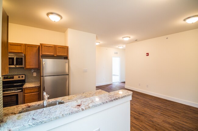 Building Photo - 411 N 34th St Unit Floor Plan 3 Rental