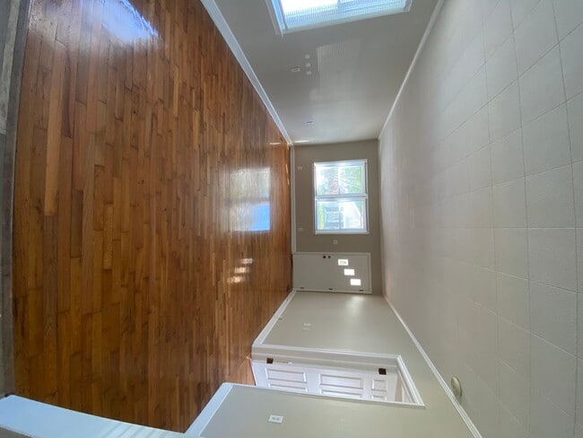 Photo - 725 Washington St